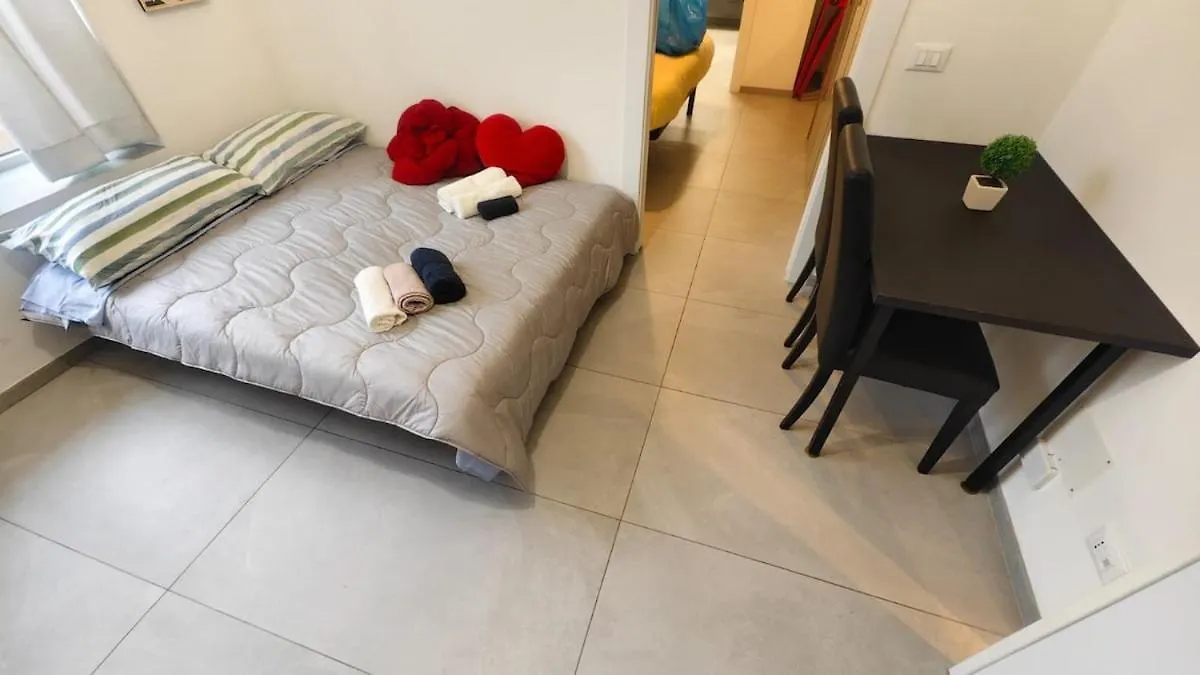 Apartament Baroni C - Free Private Parking-Wi- Fi And A-C Gerenzano Włochy
